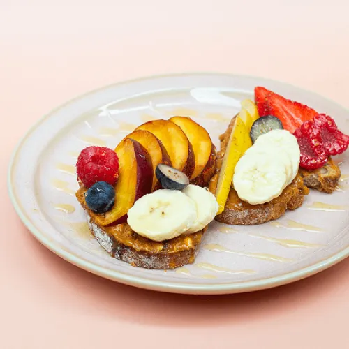 Photo du peanut toast chez Haven Annecy.