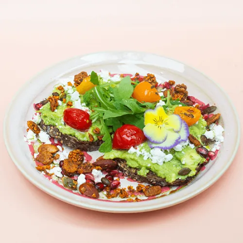 Photo d'un smashed avocado chez Haven Annecy.