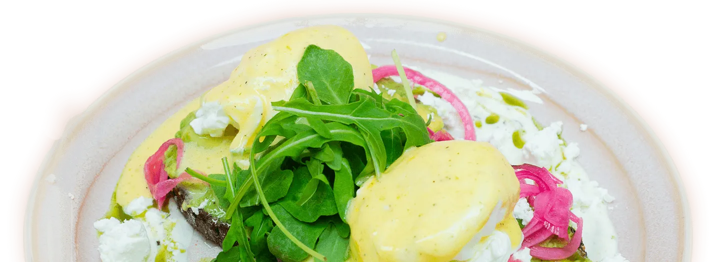 Photo d'un eggs benedict aussi à l'avocat et feta chez Haven Annecy.