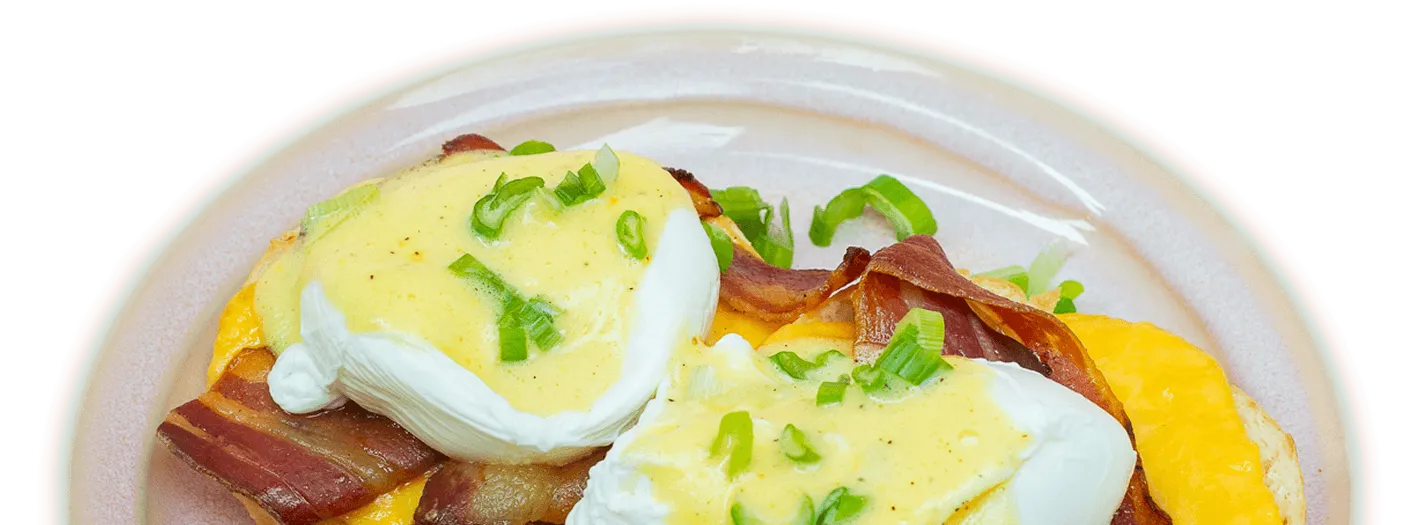 Photo d'un eggs benedict cheddar et bacon chez Haven Annecy.