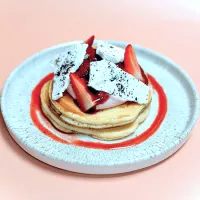 Photo des pancakes d'été aux fraises chez Haven Annecy.